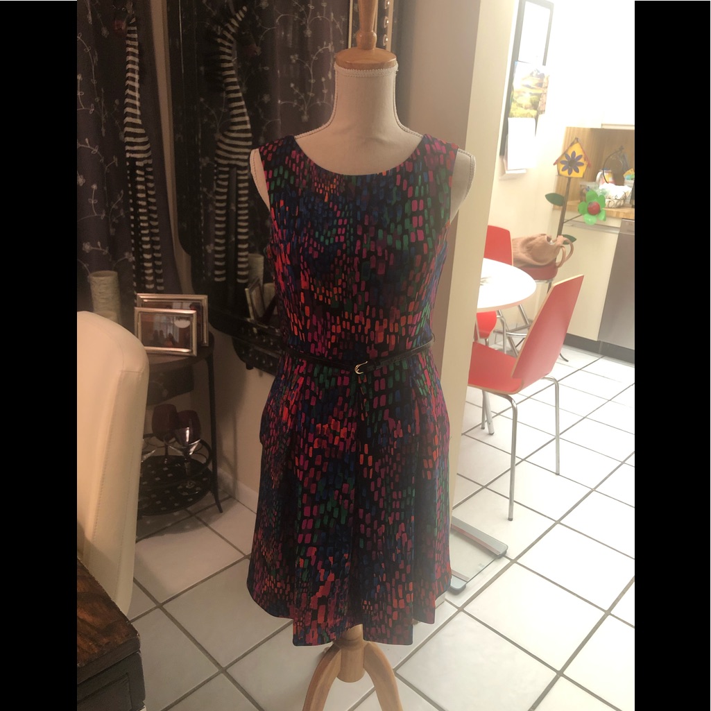 Ellen Tracy Black Multi Color Print Sleeveless Dress With Black Patent Belt